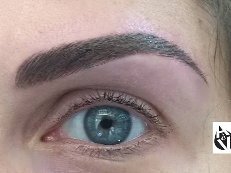 Sopracciglia pelo a pelo con il dermografo, Bologna